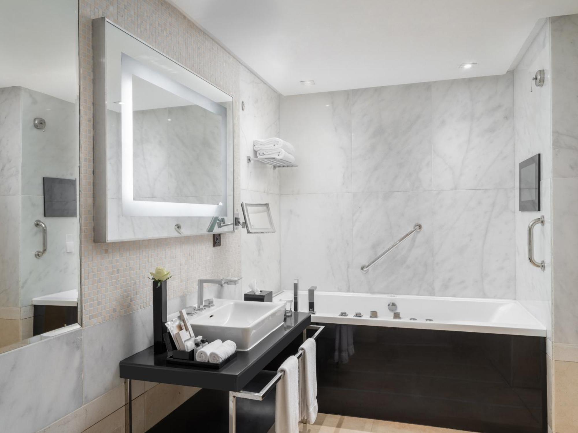The Venue Jeddah Corniche Hotel Ngoại thất bức ảnh Bathroom